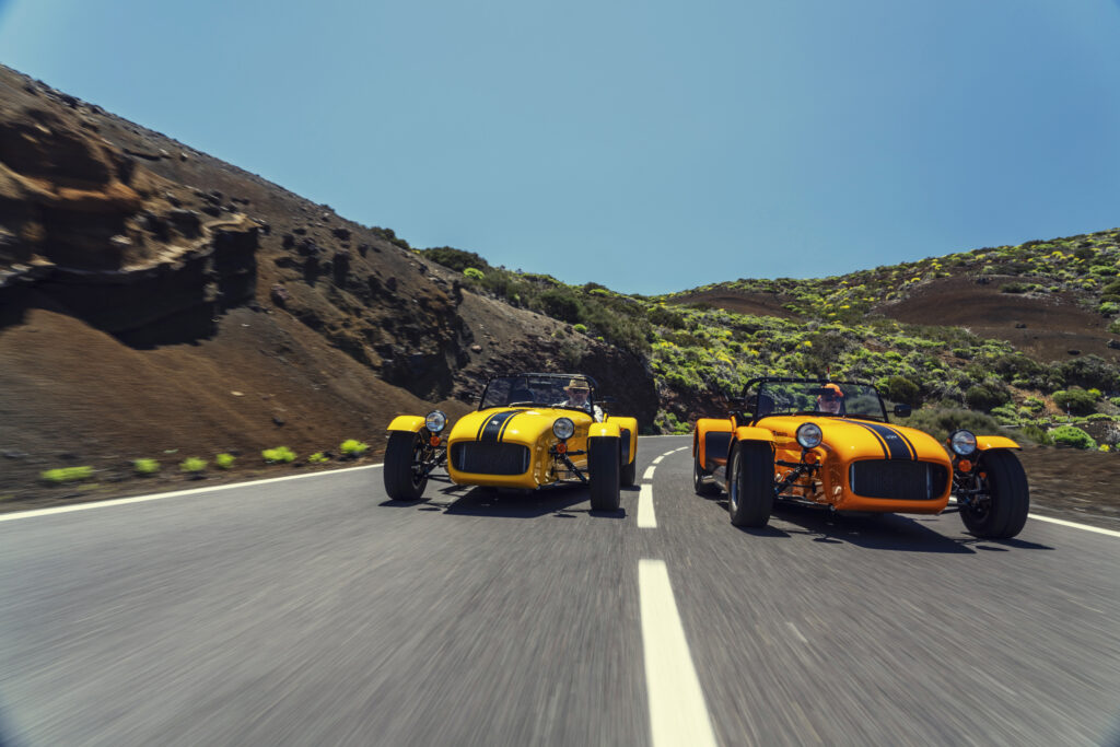 2 Caterham roulant sur les routes de Tenerife